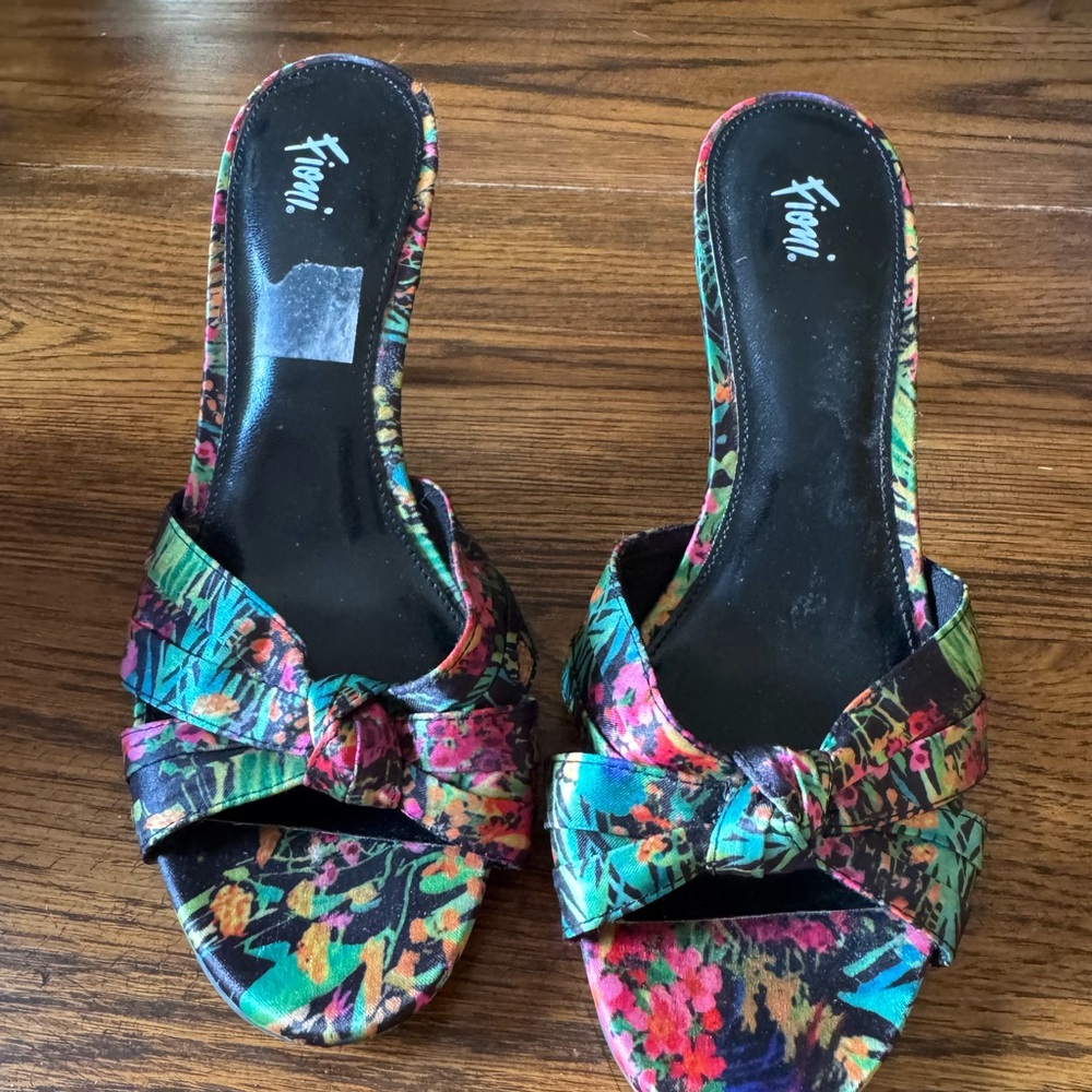 FIONI Clothing Black Mules with Stylish Design